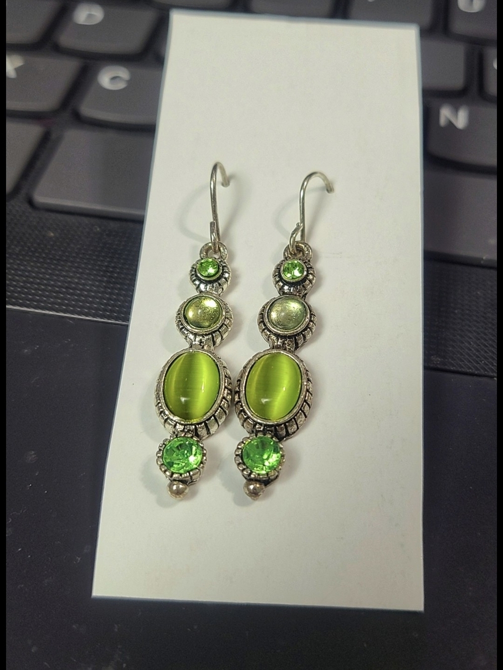Vintage Lime Green Cat Eye Stone Sliver Dangle Earrings - Picture 3 of 12
